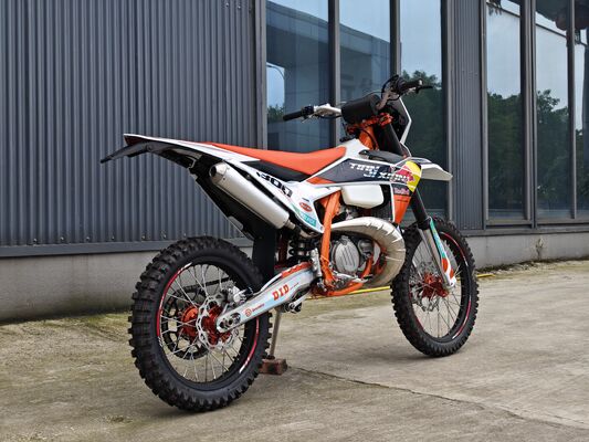 2 Stroke 300cc Enduro Motocross Bike With Single Chamber Dual Mode Front Absorbers