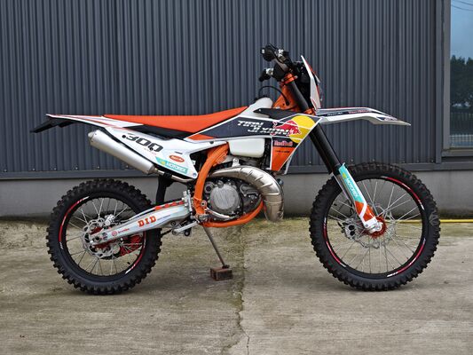 300cc Two Stroke Enduro Motorcycle With Water Cooled Engine Lightweight Aluminum Parts