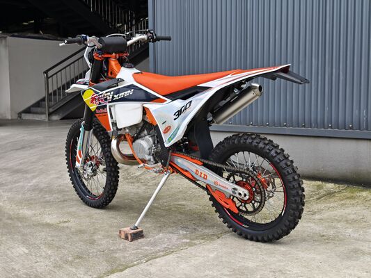 300cc Two Stroke Enduro Motorcycle With Water Cooled Engine Lightweight Aluminum Parts
