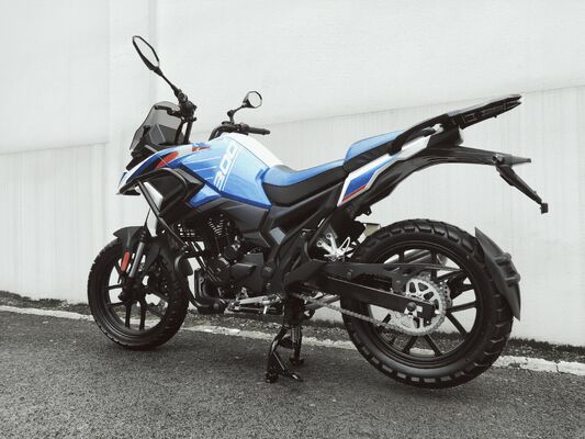 300cc Off-road Motorcycle Delivering 22kW Power And 28N·m Torque For Speed And Climbing Performance