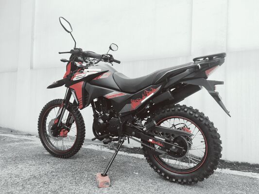 Adult Dirt Bike Manufacturer 200cc Water-cooled Four-stroke Off-road Motorcycle Single Cylinder Bikes