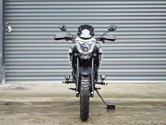 Versatile Single Cylinder Air-cooled Four-stroke Electric Dirt Bikes 300cc Street-adventure Motorcycle