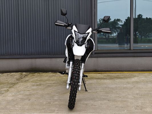 150cc Four Stroke Off Road Bikes With Rear Drum Brake And Inverted Shock Absorbers 150cc Motorcycle Supplier