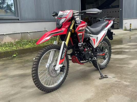 Powerful 250cc Enduro Motorcycle Inverted Front Fork Off Road Riding Performance