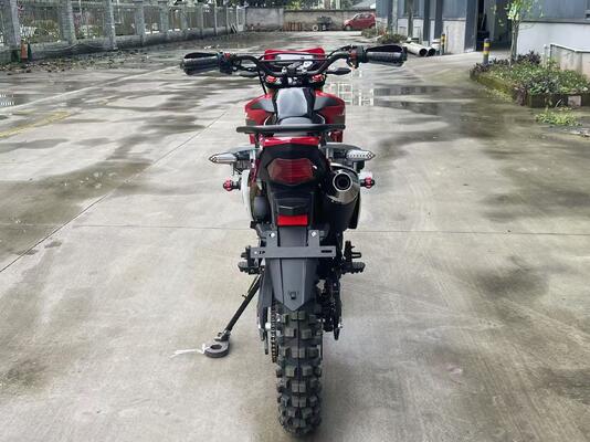 Powerful 250cc Enduro Motorcycle Inverted Front Fork Off Road Riding Performance