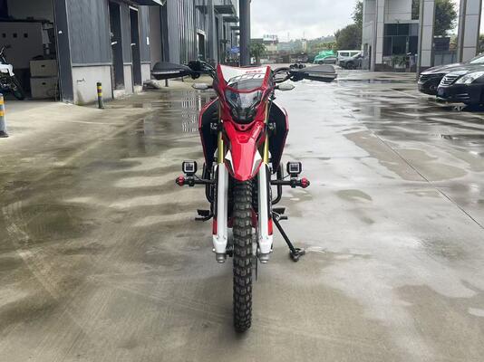 Powerful 250cc Enduro Motorcycle Inverted Front Fork Off Road Riding Performance