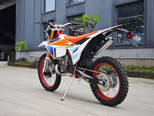 TM250 Enduro Motorcycle Water Cooled Two Stroke Engine 23kW Power 9L Fuel Tank