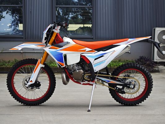 TM250 Enduro Motorcycle Wholesale Water Cooled Two Stroke Engine 23kW Power 9L Fuel Tank Dirt Bike