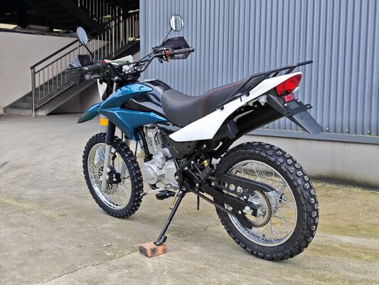 150cc Air Cooled Enduro Motorcycle Electric Kick Start Deep Tooth Tires LED Light