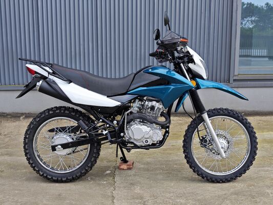 150cc Air Cooled Enduro Motorcycle Electric Kick Start Deep Tooth Tires LED Light